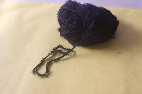 未使用品 毛糸まとめて9玉 ブラック 黒 詳細不明 羽根がついたような毛糸 ハンドメイド 編み物/27N11.6-38_画像2
