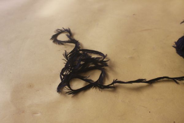 未使用品 毛糸まとめて9玉 ブラック 黒 詳細不明 羽根がついたような毛糸 ハンドメイド 編み物/27N11.6-38_画像3