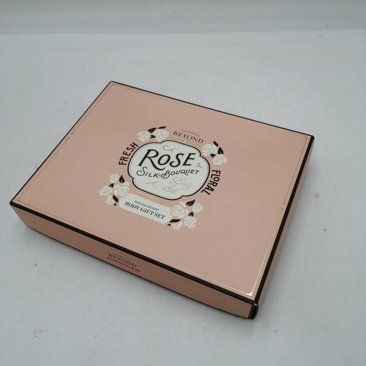 y3784 新品未使用 BEYOND ビヨンド ローズ シルクブーケット 2セット入りｘ2箱 特別セット ボディソープ ボディミルク 韓国コスメ_画像4