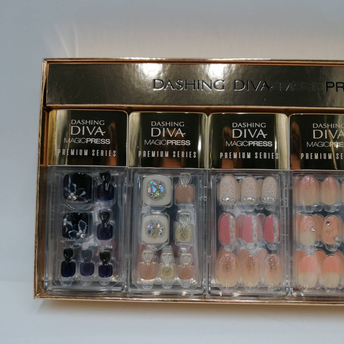 y3779 新品未使用 DASHING DIVA MAGIC PRESS PREMIUM SERIES ダッシングディバ ネイルチップ ペディキュア 6色 スペシャルコレクション4色_画像3
