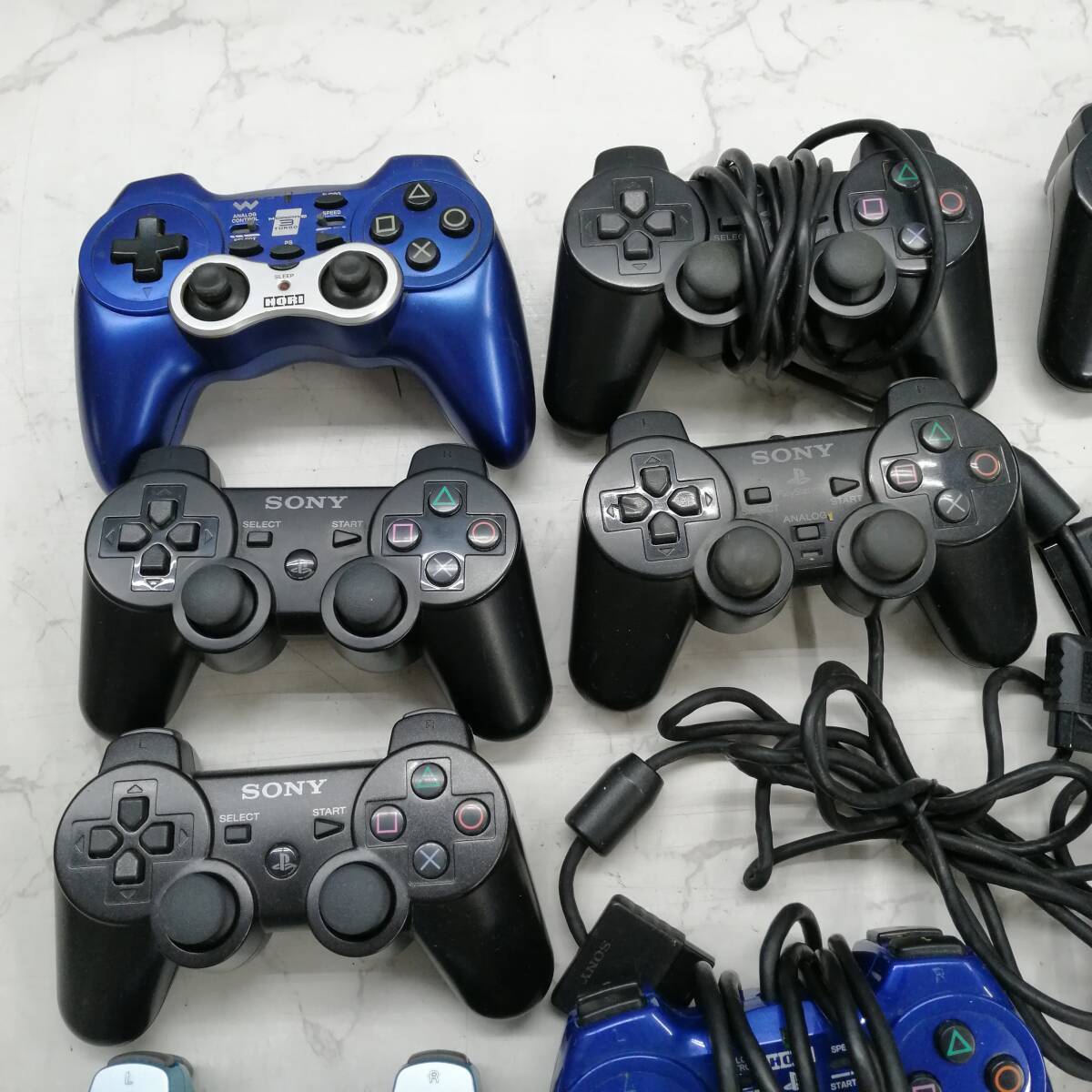 y4039 【120サイズ×2個口発送】ゲーム機 まとめ売り Wii WiiU ファミコン 64 PS2 PS3 タタコン ゴールドハンドル コントローラー_画像8