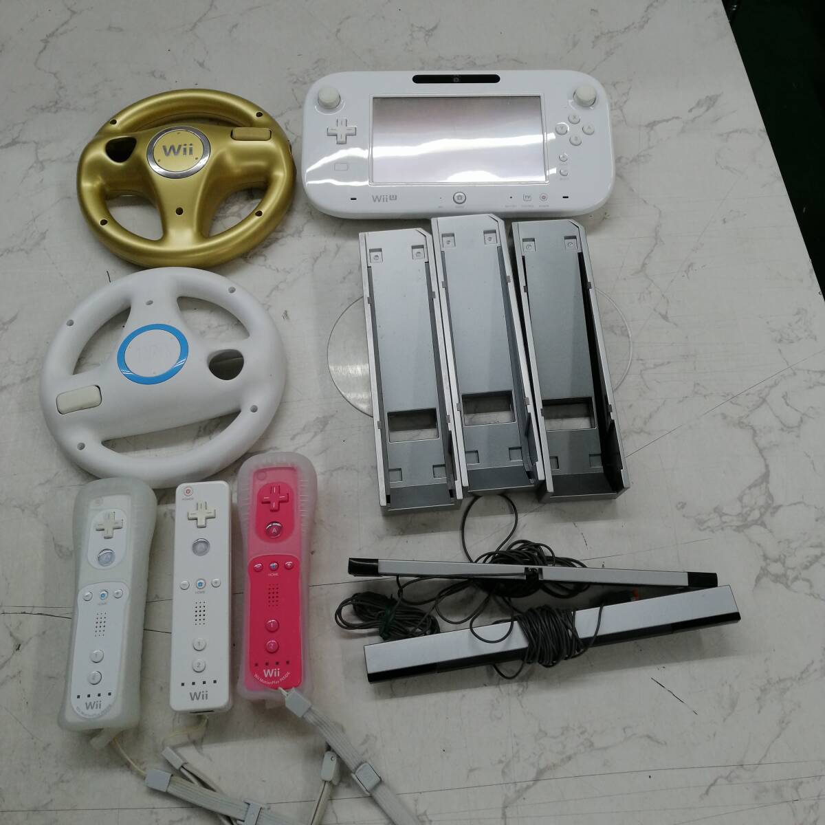 y4039 【120サイズ×2個口発送】ゲーム機 まとめ売り Wii WiiU ファミコン 64 PS2 PS3 タタコン ゴールドハンドル コントローラー_画像7