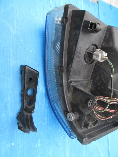 エブリ　DA64 右ヘッドライト　ブラケット　パールまつげ　ゆうパック着払い　爪折れあり_画像7