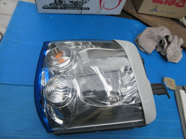 エブリ　DA64　左ヘッドライト　まつげ　パール　ゆうパック着払い　爪折れあり_画像2