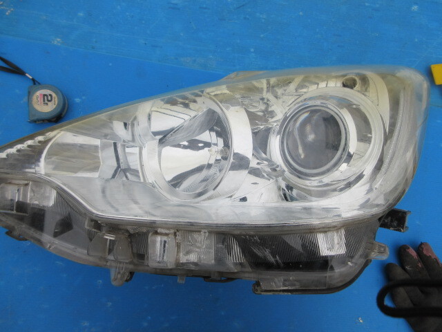 アクア　左ヘッドライト　欠けあり　コイト　５２　244_画像1