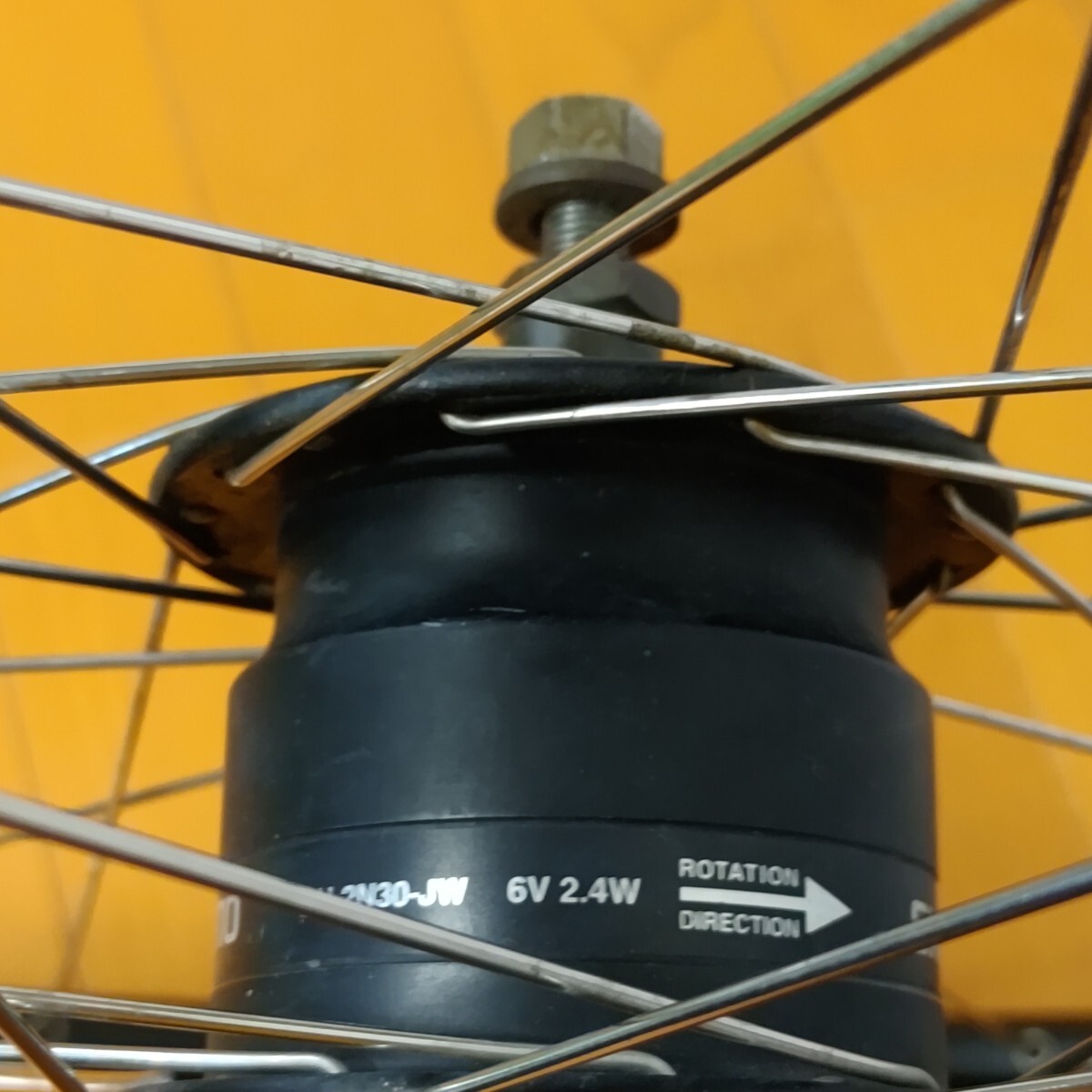 フロント700Cクリンチャー ハブダイナモ ライト付_画像2