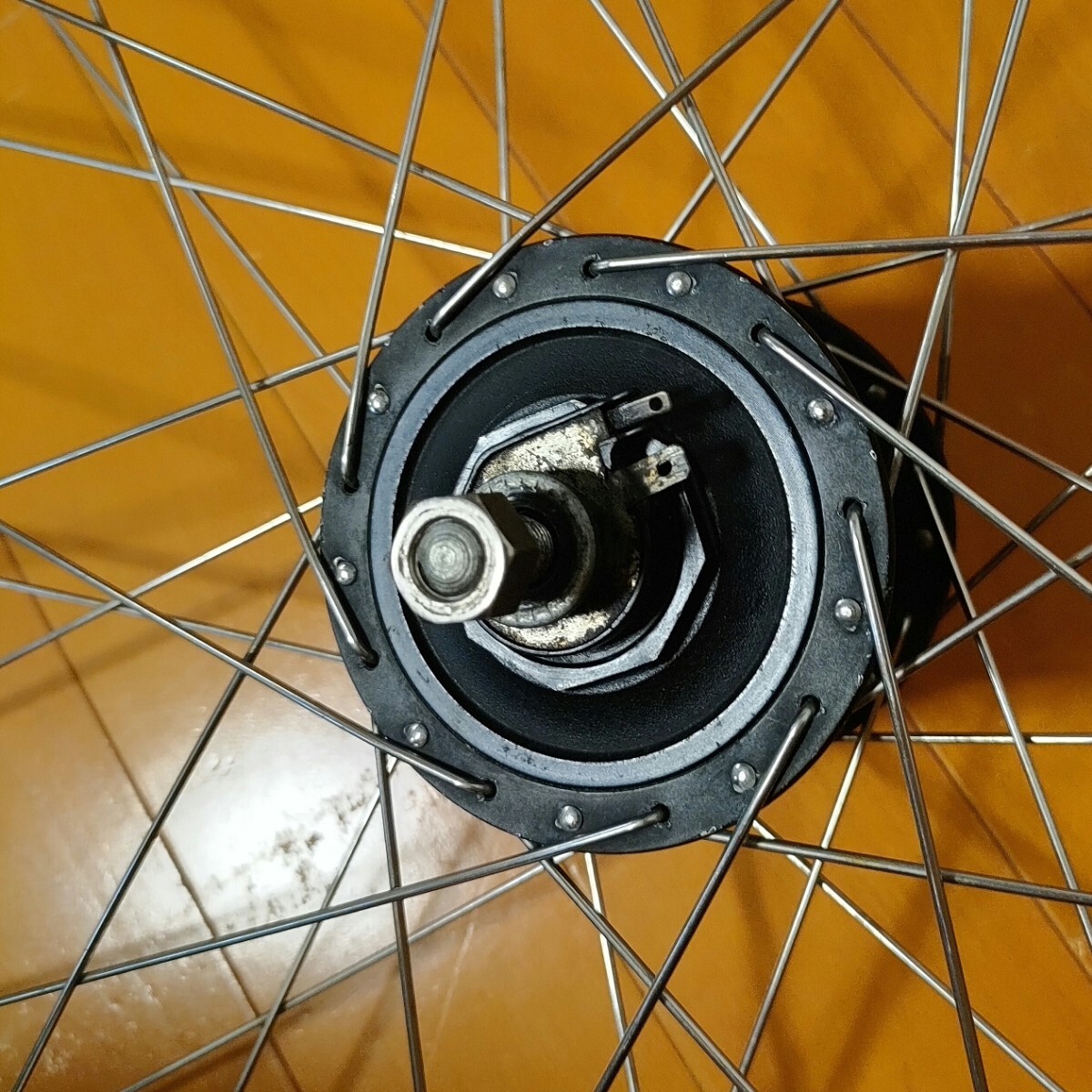 フロント700Cクリンチャー ハブダイナモ ライト付_画像3