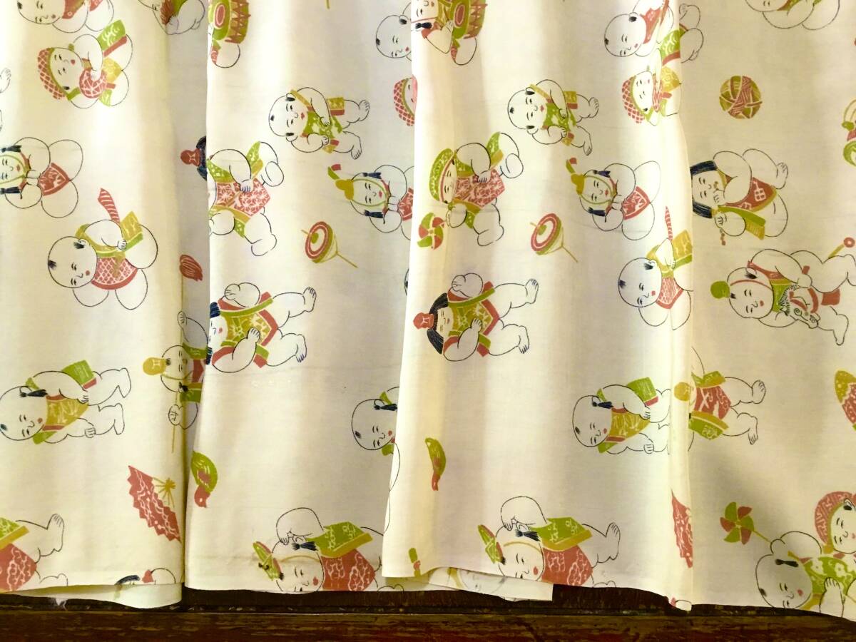 古布15・絹ハギレ(遊ぶ童子・玩具) 時代着物地_画像3