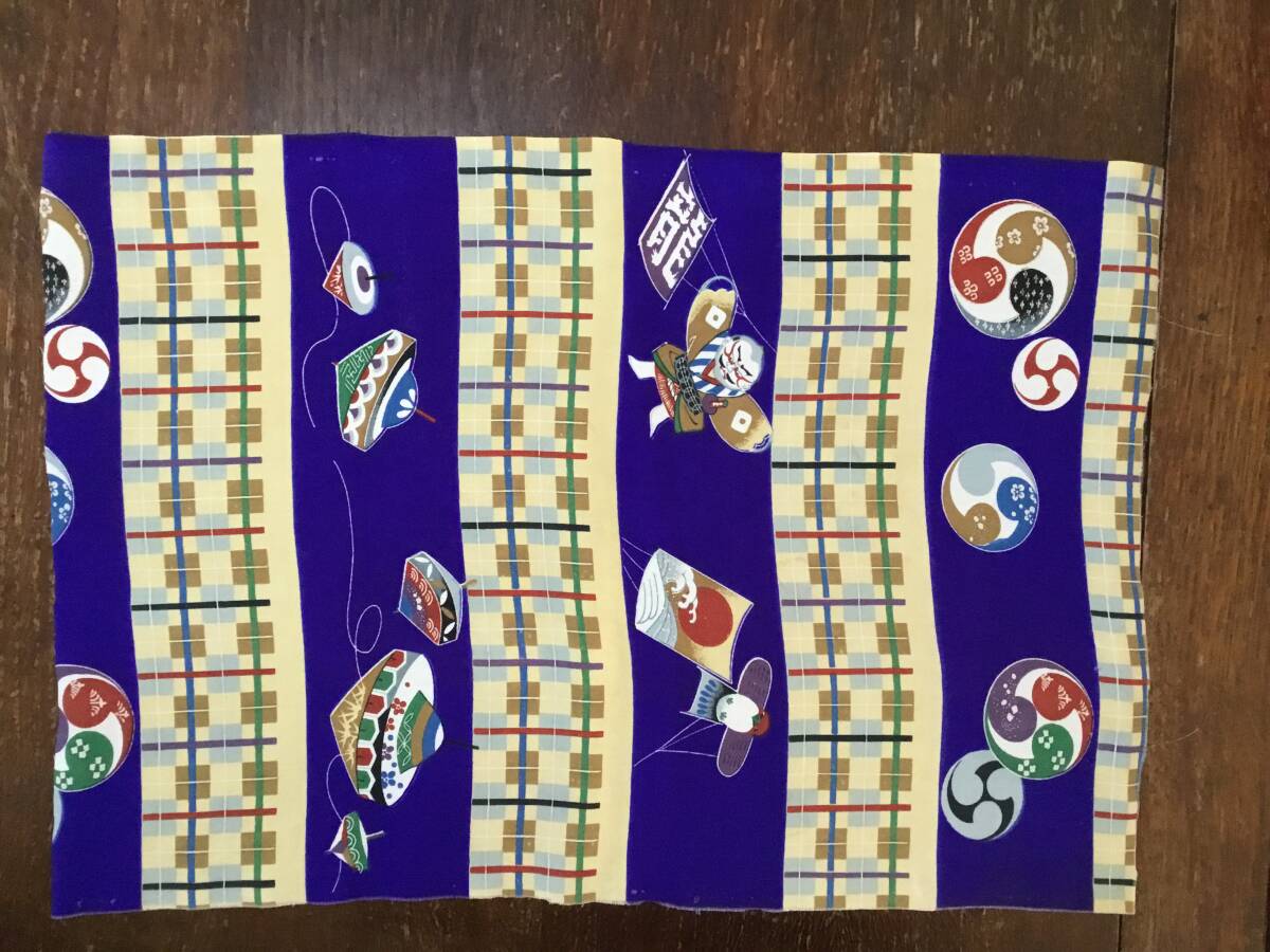 古布65・昭和レトロ ・絹ハギレ(やっこ凧、龍やとんび凧) 時代着物地_画像4