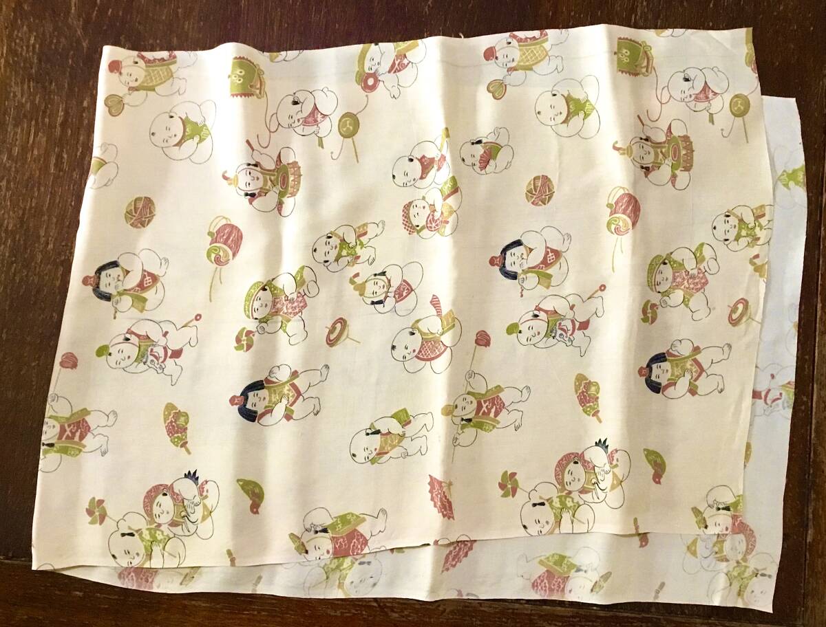 古布15・絹ハギレ(遊ぶ童子・玩具) 時代着物地_画像4