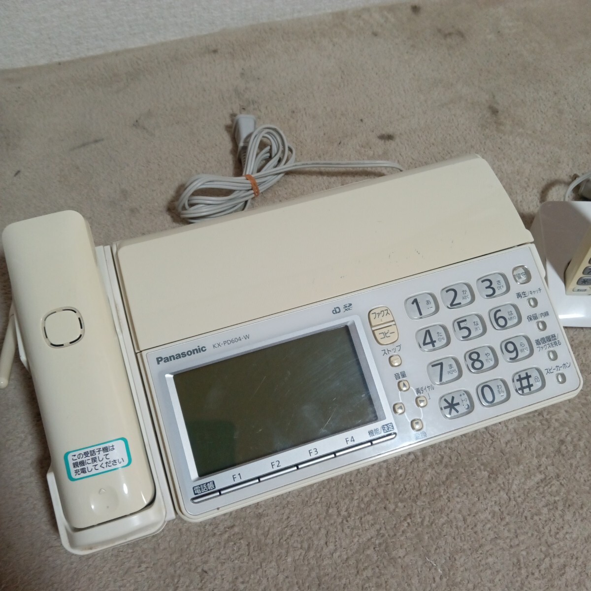 Panasonic パナソニック おたっくす 電話機 KX-PD604-W 子機 KX-FKD506-W1 FAX電話機 パーソナルファックス_画像2