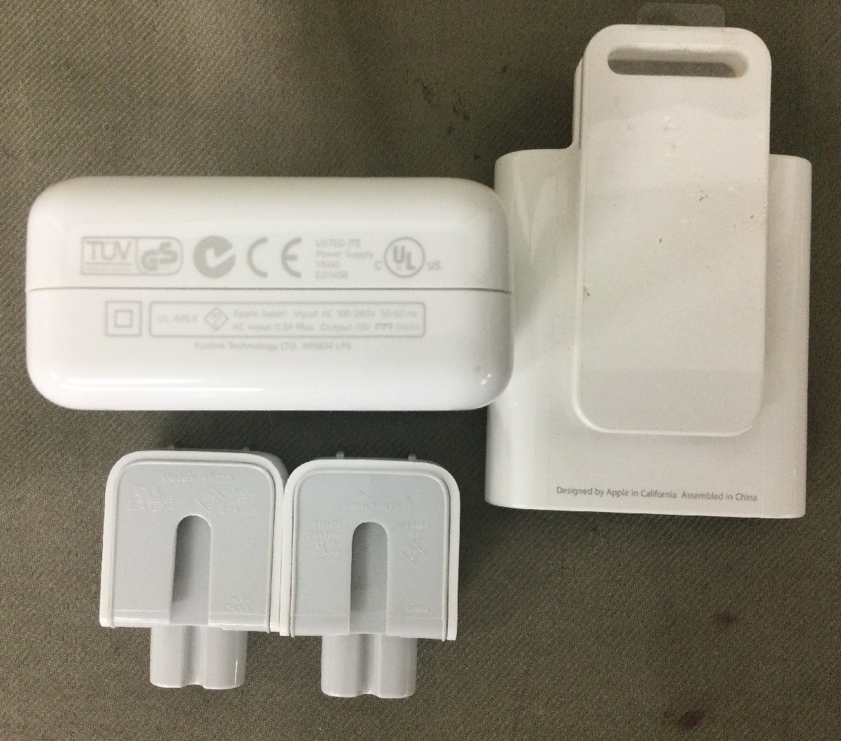 ★５６―００１★PC関連機器　apple製品 色々まとめ PowerBook G4バッテリー/iPod/ケーブル類/電源アダプタなど ジャンク品 動作不明[60]_画像7