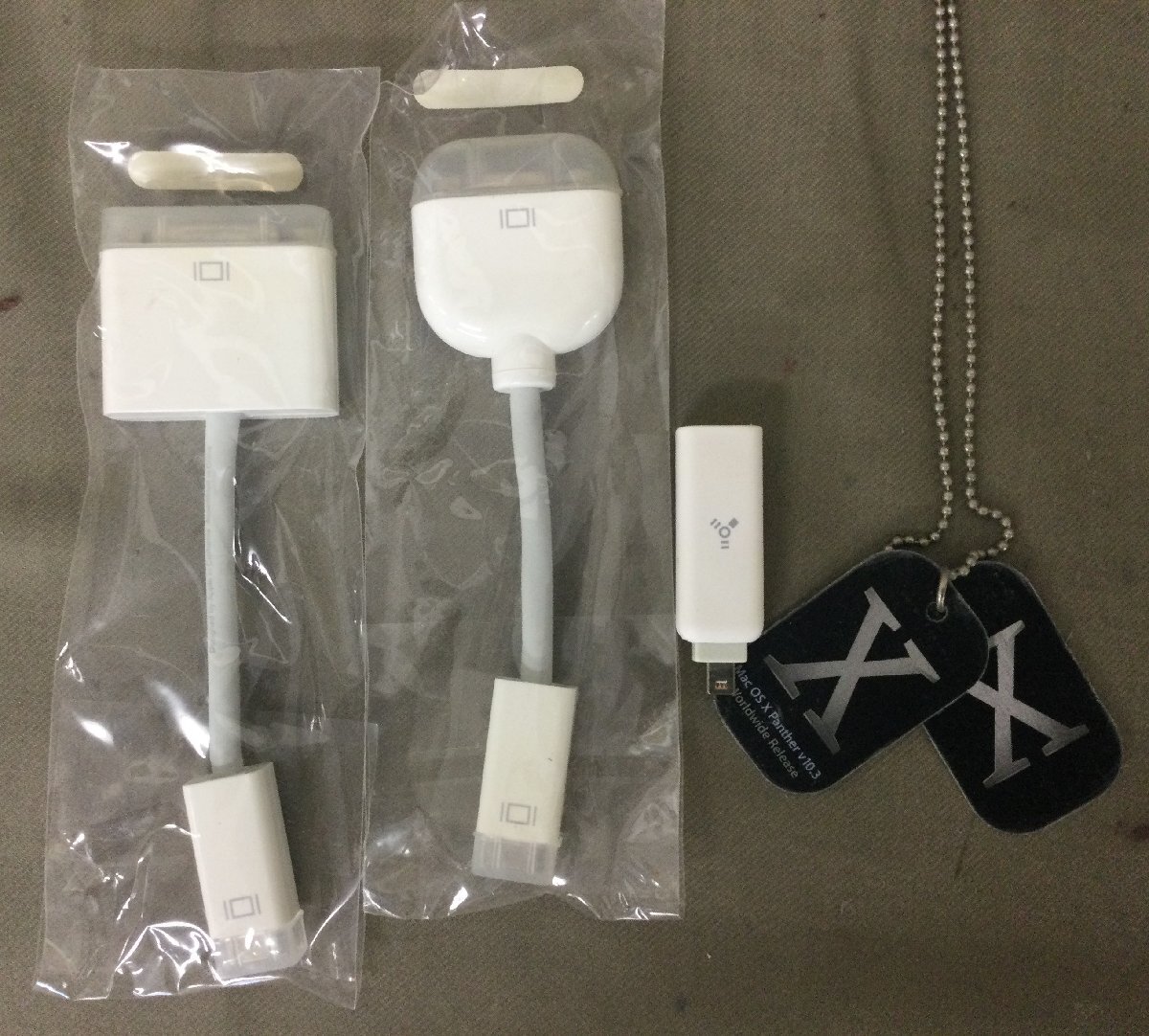 ★５６―００１★PC関連機器　apple製品 色々まとめ PowerBook G4バッテリー/iPod/ケーブル類/電源アダプタなど ジャンク品 動作不明[60]_画像8