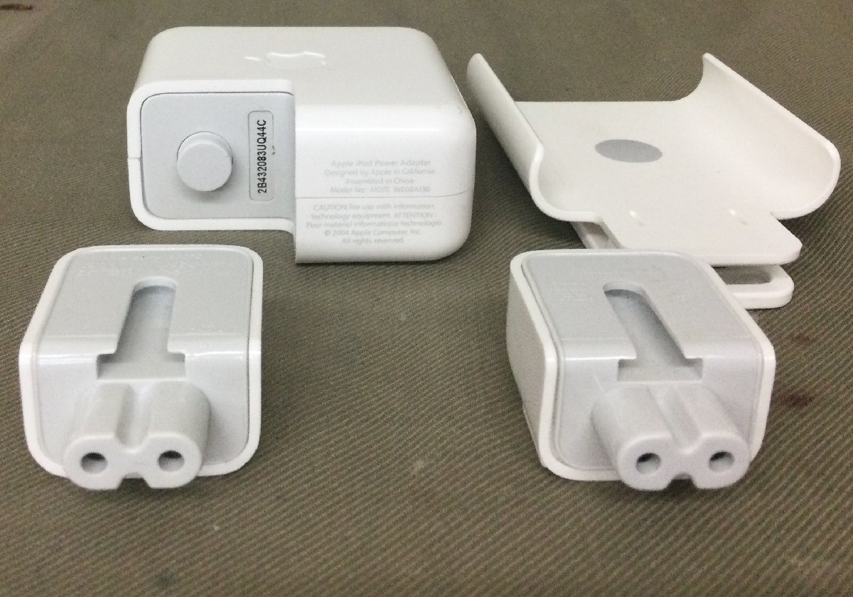 ★５６―００１★PC関連機器　apple製品 色々まとめ PowerBook G4バッテリー/iPod/ケーブル類/電源アダプタなど ジャンク品 動作不明[60]_画像5