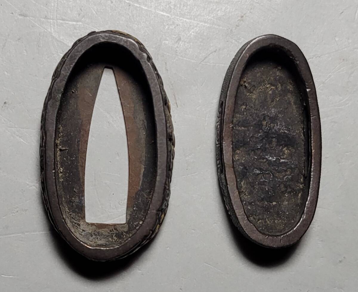 古美術柳　時代刀装具 赤銅魚子地高肉彫 松鶴図縁頭 江戸時代 旧家旧蔵品_画像5