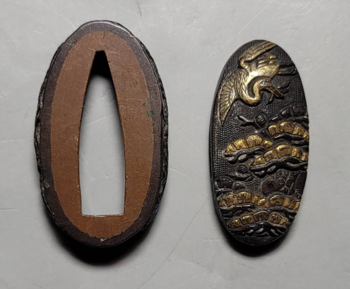 古美術柳　時代刀装具 赤銅魚子地高肉彫 松鶴図縁頭 江戸時代 旧家旧蔵品_画像6