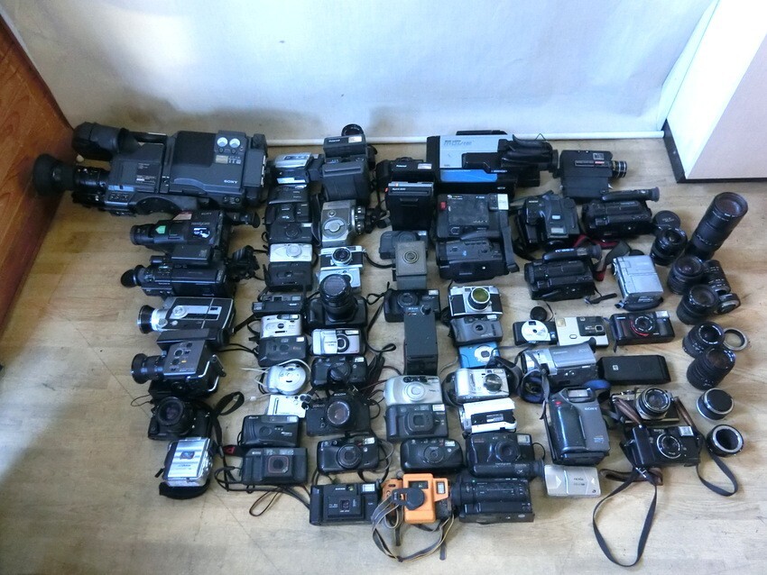 カメラ コンパクト デジカメ ビデオ レンズ まとめ 約80点 OLYMPUS OM-2/KONICA C35/EPSON/Nikon PK-11A/PK-12/PK-13/PK-14/等 【JJ106】_画像1