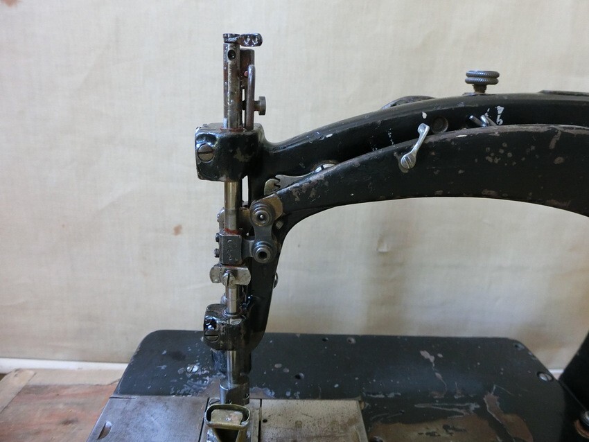 一律送料有 アンティークミシン UnionSpecial Machine CLASS7400 ユニオンスペシャルマシン ハンドクラフト 縫製 レザークラフト 【I104】_画像3