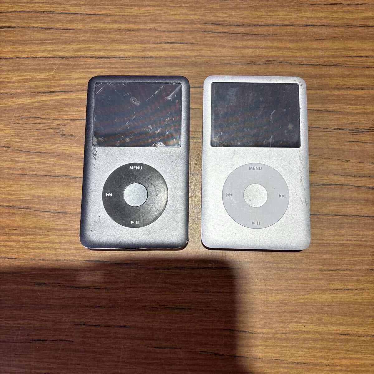 Apple アップル iPod アイポッド classic A1238 160GB まとめて2台 黒 シルバー デジタルオーディオプレーヤー_画像1