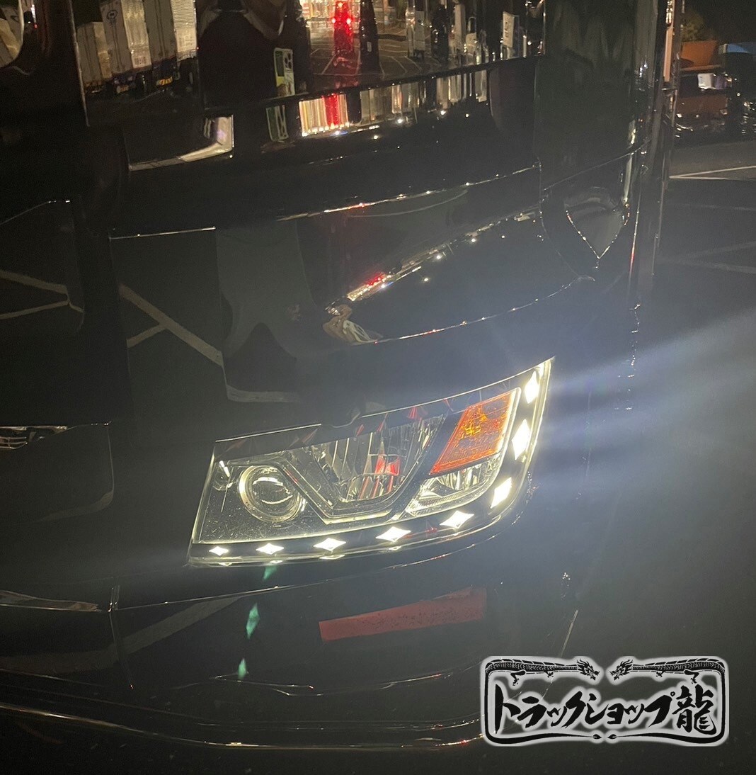 オリジナル 鱗柄 ステンレス アイライン ガーニッシュ 菱抜き日野 17プロフィア /17レンジャー デイライト ヘッドライト デコトラ S0646S_画像5