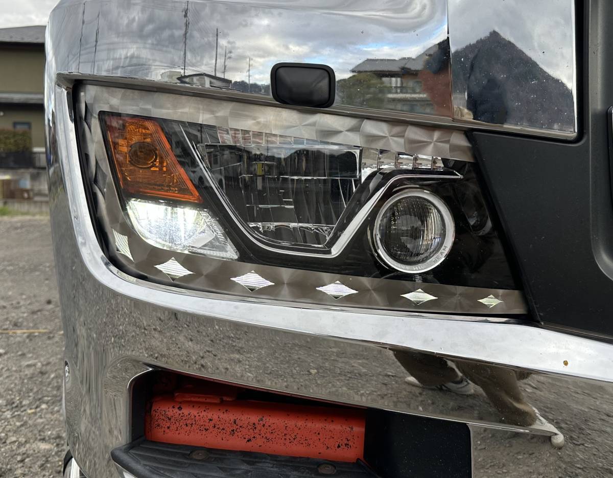 オリジナル 鱗柄 ステンレス アイライン ガーニッシュ 菱抜き日野 17プロフィア /17レンジャー デイライト ヘッドライト デコトラ S0646S_画像3