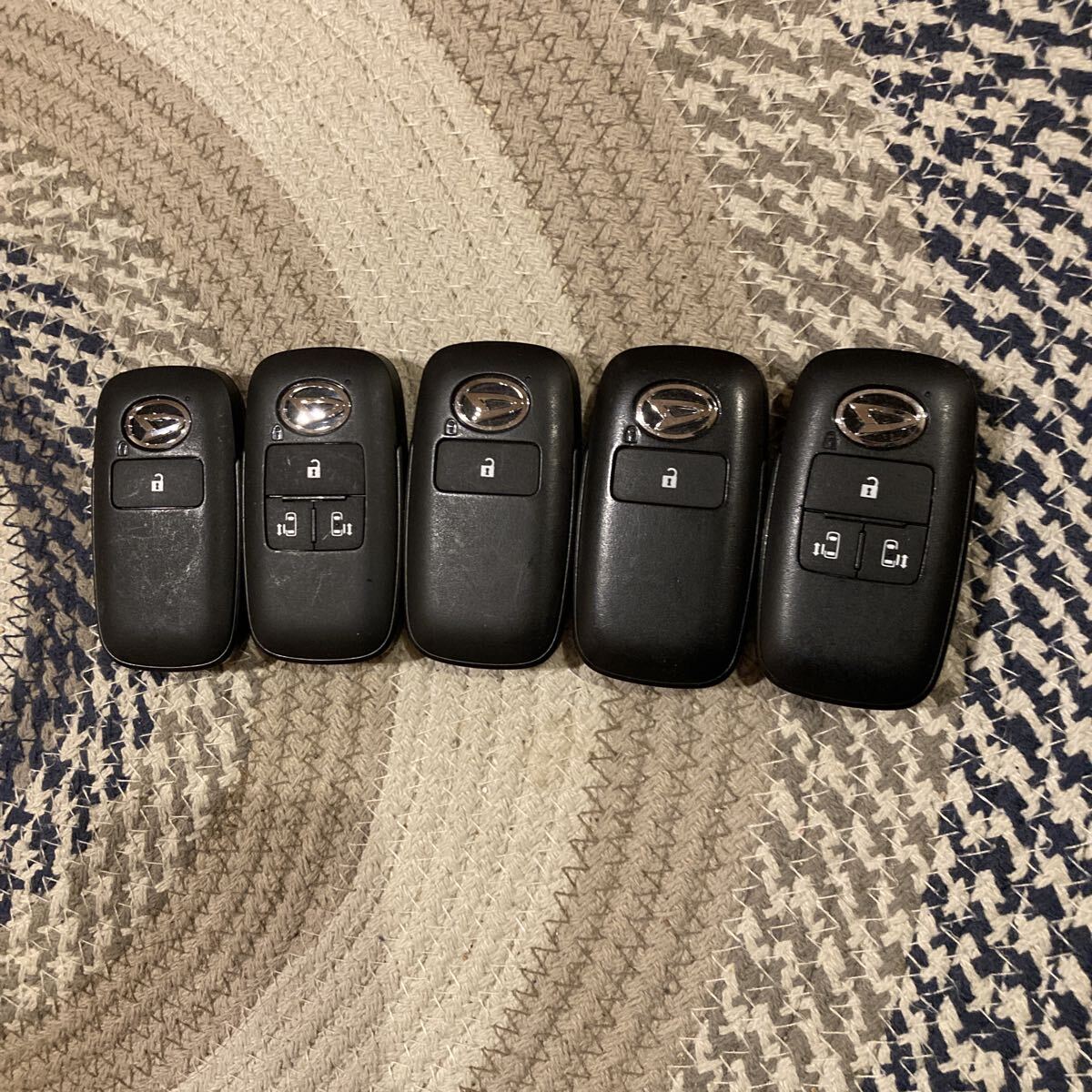 ダイハツ タント スマートキー 両側パワースライドドア パワースライドドア 4ボタン 1ボタン_画像1