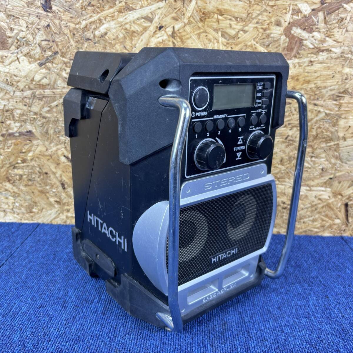 【中古品】HITACHI 日立工機 9.6V～18V コードレスラジオ UR18DSL 本体+ACアダプター 充電式 現場ラジオ 作業ラジオ ポータブルラジオ 3309_画像1