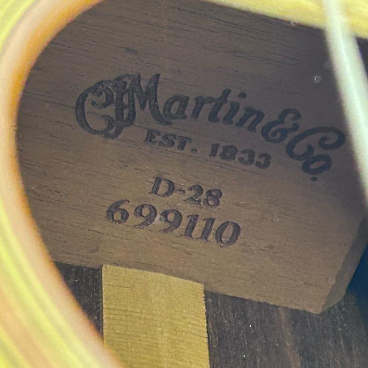  Martin Martin D-28 699110 акустическая гитара akogi с футляром Vintage корпус отходит есть [ текущее состояние товар ]