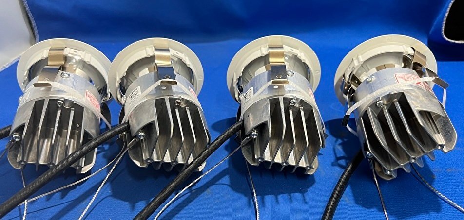 ◇【4台セット】グレアレス ベースダウンライト LED 埋込穴φ75 電球色 鏡面コーン 白枠 ERD5382WD 遠藤照明 ※箱なし・電源別売_画像6