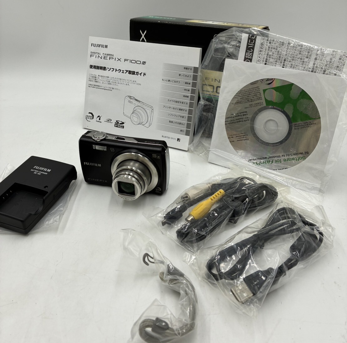 1円スタート 美品 FUJIFILM FinePix F100fd 富士フィルム デジカメ 箱付き 可動品AY1117ね _画像1