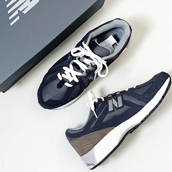 ★【 新品 日本未発売 ベトナム製 デザイン◎】NEW BALANCE M1906FE ニューバランス M1906 スウェード スニーカー US10.5 28.5cm Dワイズ_画像1