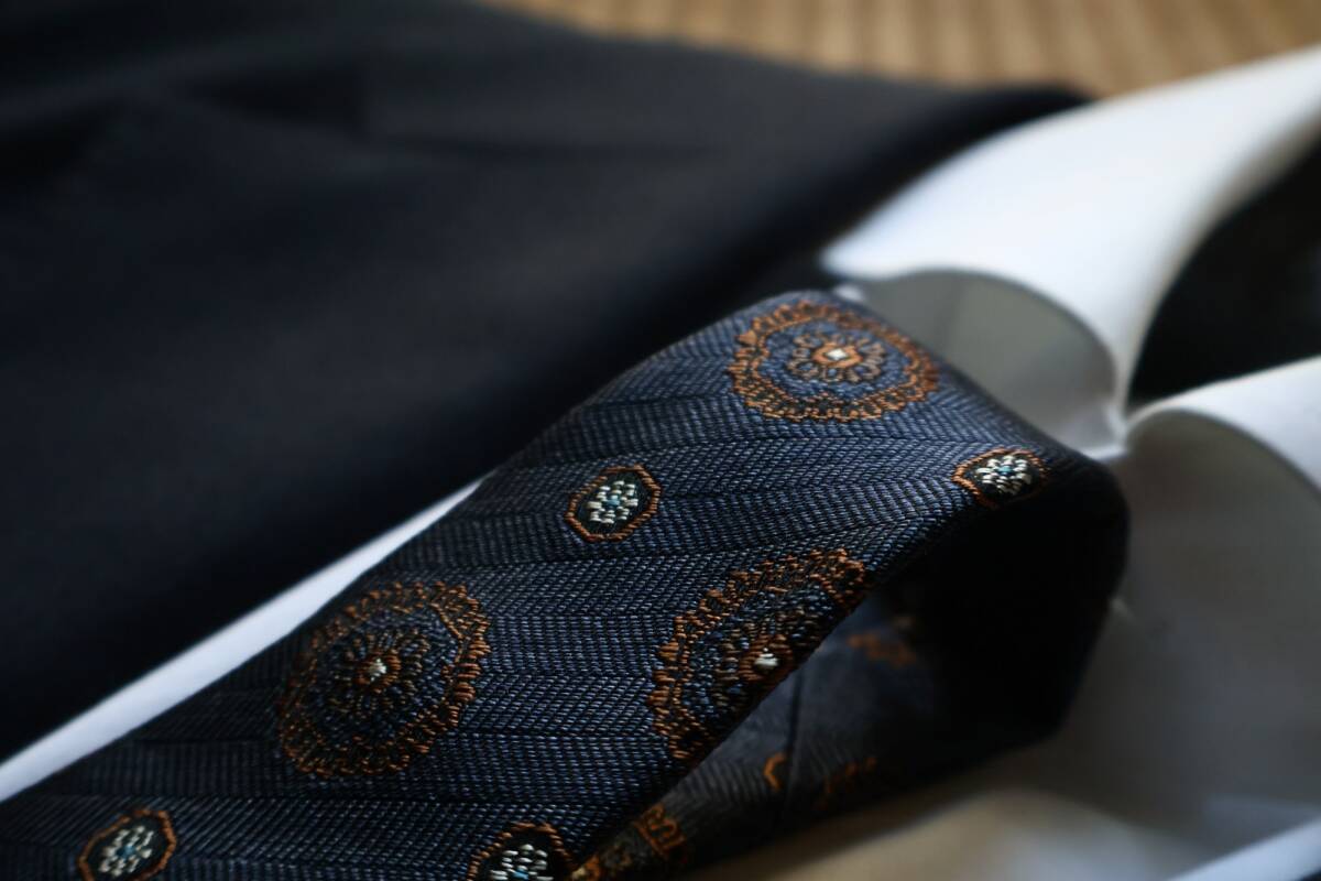 未使用 ミラノ ALTEA アルテア ネイビー×ブラウン メダリオン小紋 アズーロエマローネ_画像1