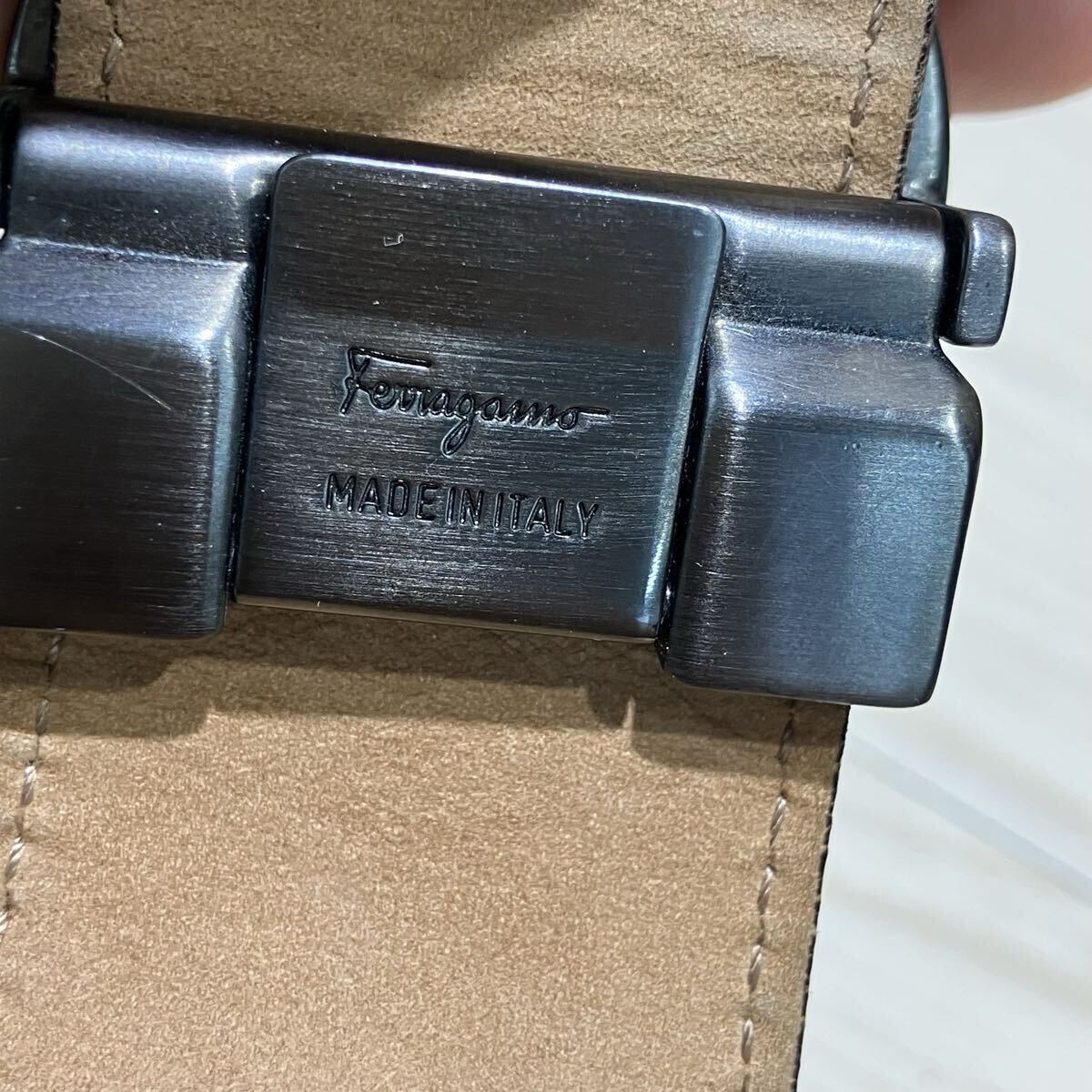 7 EN Salvatore Ferragamo Salvatore Ferragamo ремень gun chi-ni замша пряжка мужской CS-675544 оттенок черного 