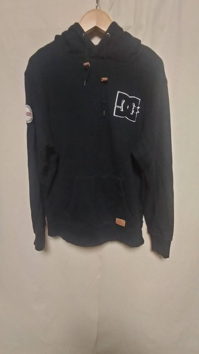 ★ディーシーシューズワッペン付きプリントスウェットパーカー黒正規品サイズM★_画像1