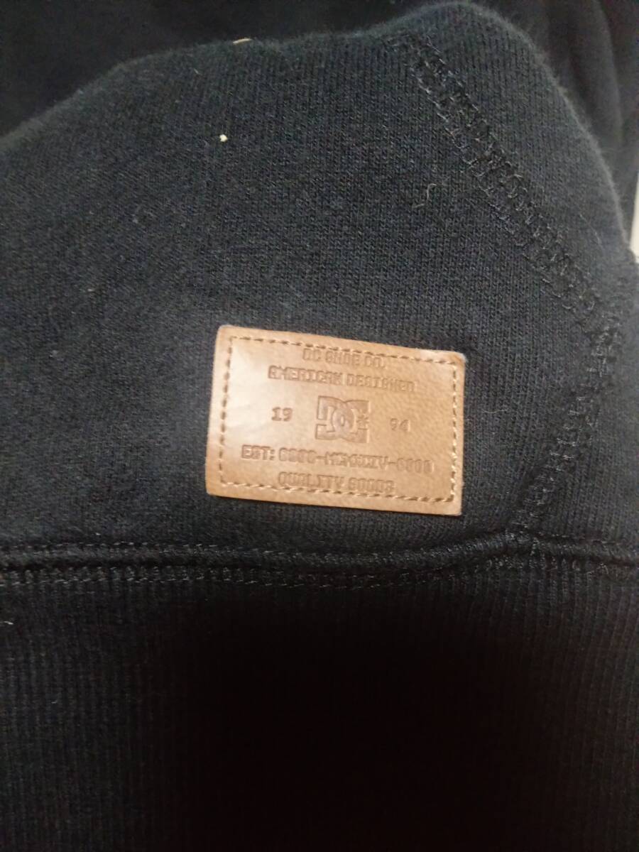 ★ディーシーシューズワッペン付きプリントスウェットパーカー黒正規品サイズM★_画像3