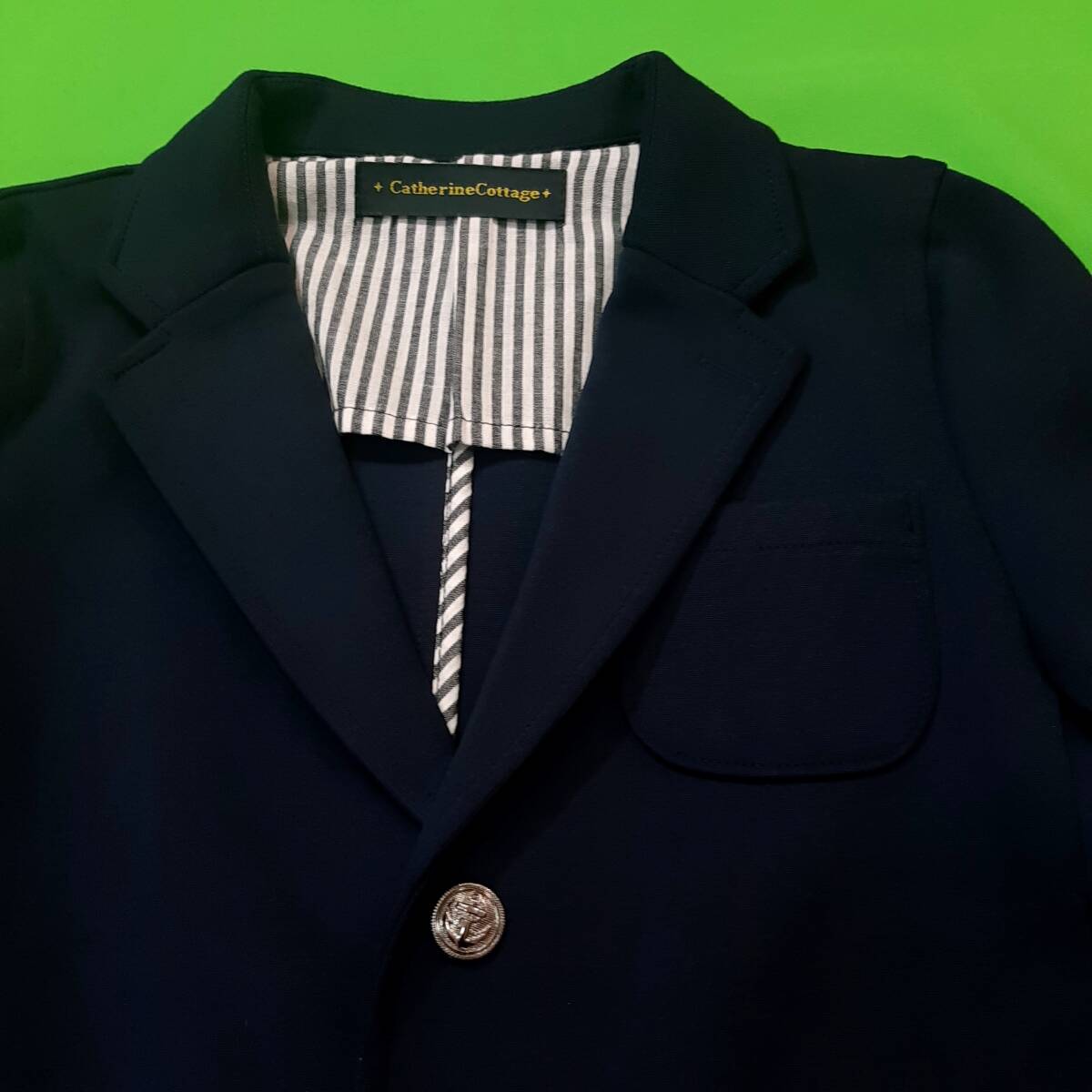 t1★送料無料★キャサリンコテージ 8195円★3点セット ブレザージャケット ベスト チェック柄ロングパンツ フォーマル スーツ 120サイズ 紺_画像2