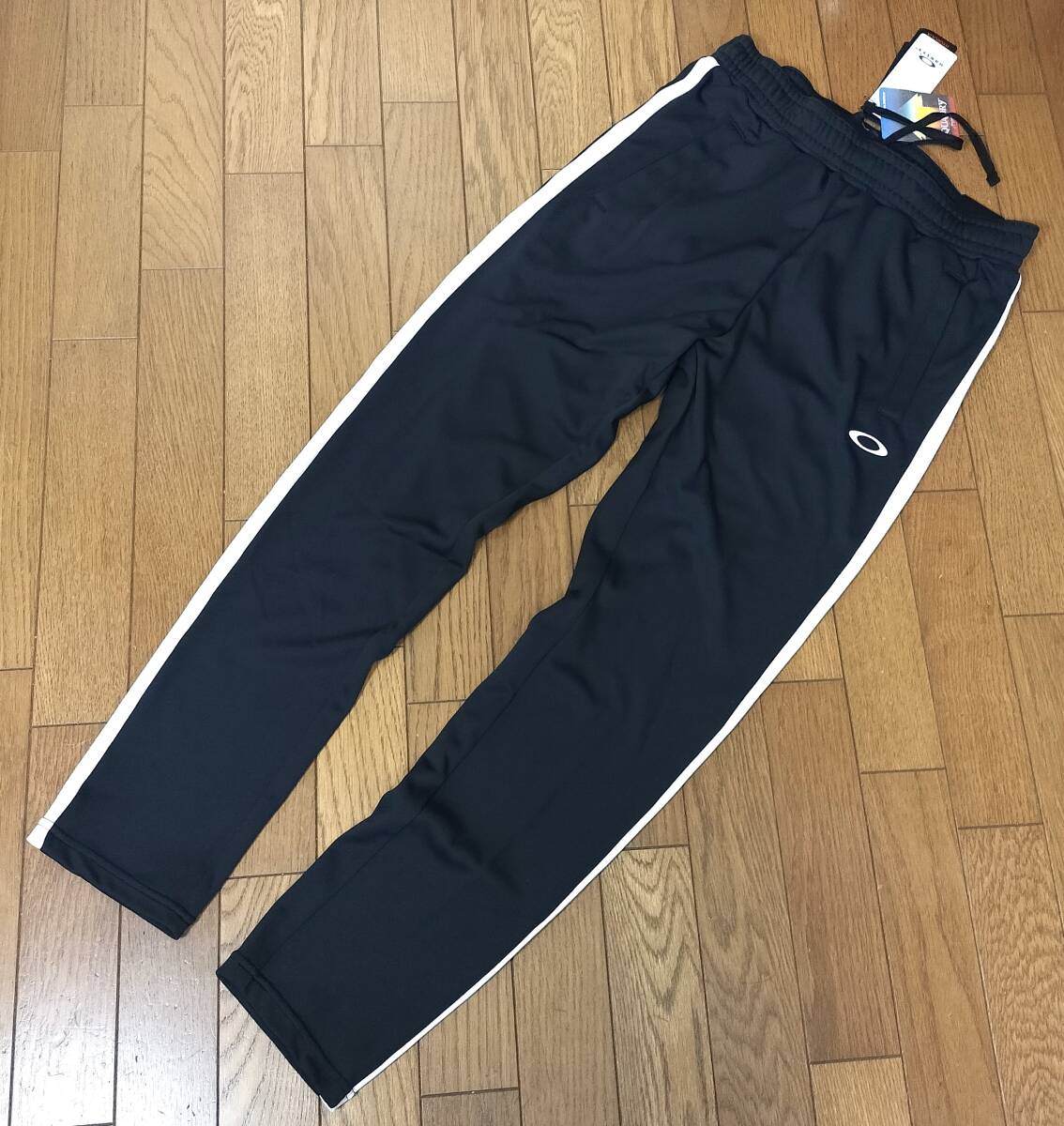 定価7,700円　新品　オークリー　ジャージパンツ　FOA403574　 黒白　ブラック　メンズM_画像4