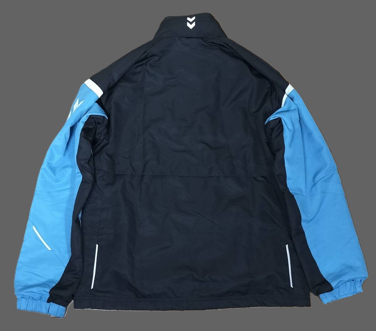 〇定価10,120円　新品　ヒュンメル　中綿　裏起毛　ウィンドジャケット　ウィンドブレーカー　HAW2116　ブラック・ブルー　メンズO_画像3