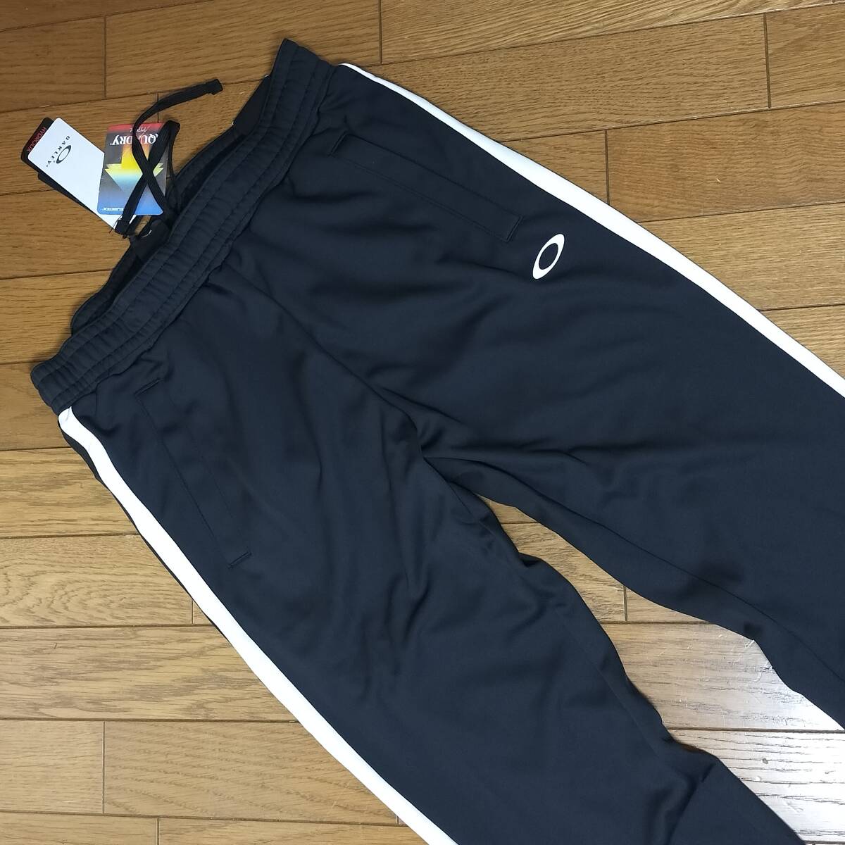 定価7,700円　新品　オークリー　ジャージパンツ　FOA403574　 黒白　ブラック　メンズM_画像3