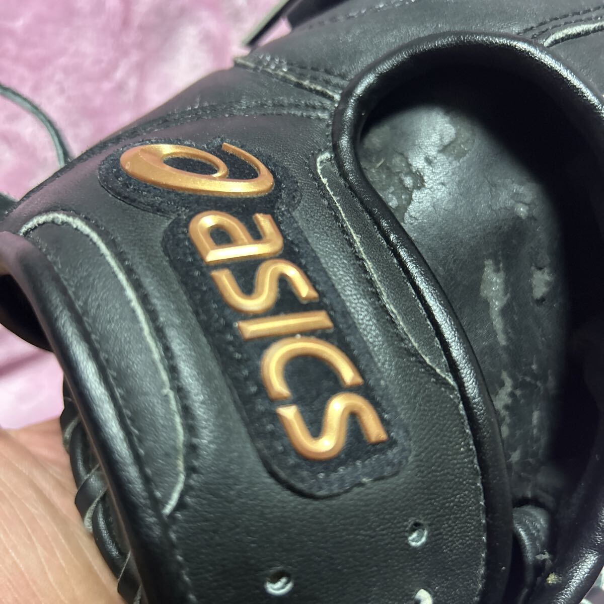 使用少なめ　アシックス　軟式野球グローブ　一般大人用(やや小さめ)左利き用　オールラウンド　天然皮革製　送料全国600円_画像7