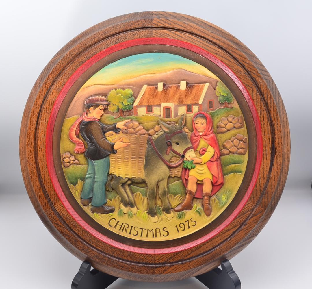 アイルランドのクリスマス 1975年 Xmasプレート アンリ 木彫り 壁掛け_画像1