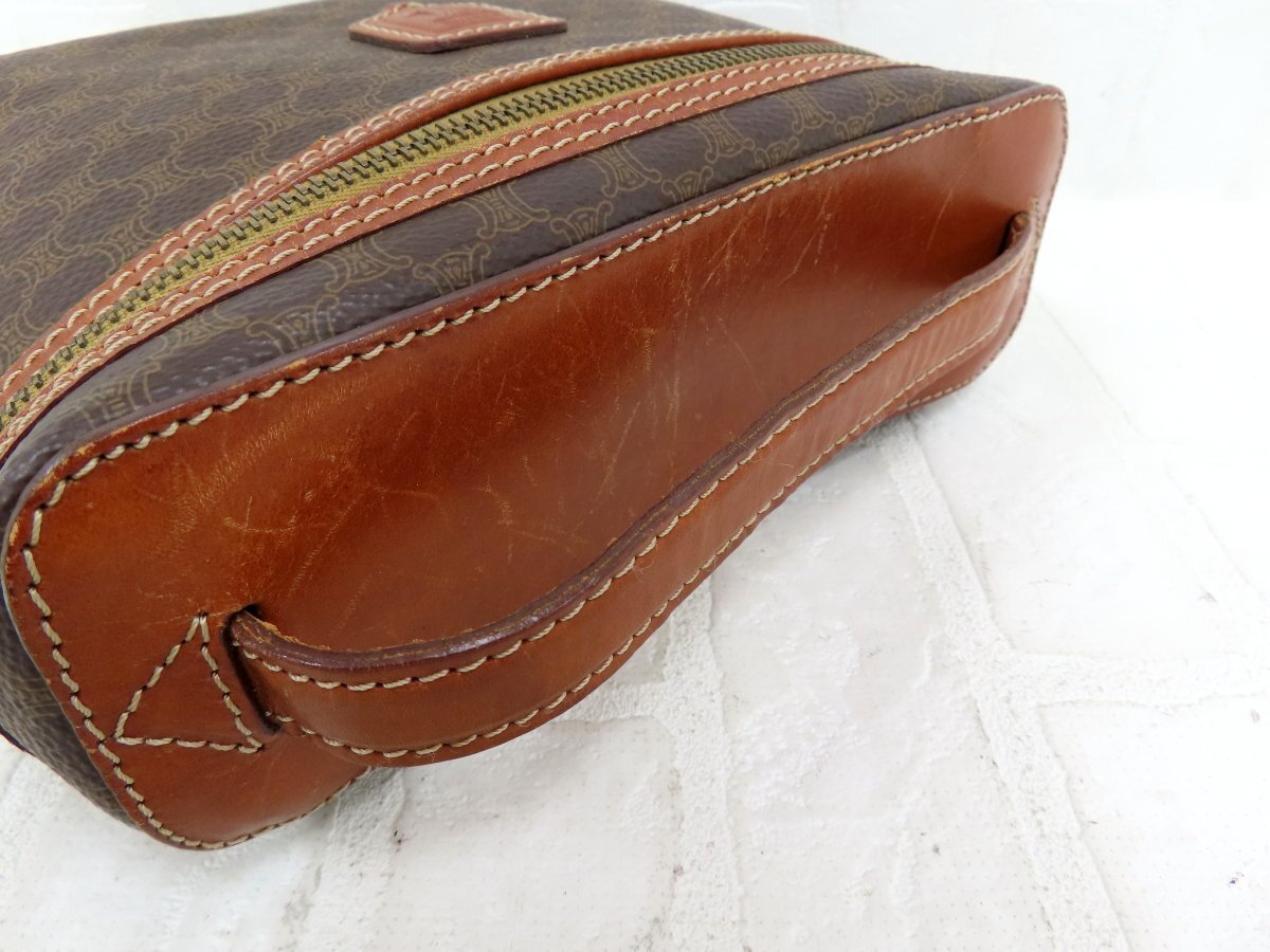 ◆美品◆CELINE セリーヌ◆マカダム◆PVC カーフ レザー 本革◆ハンド バッグ ポーチ◆ブラウン ゴールド金具◆ロゴ型押し◆A14373_画像3