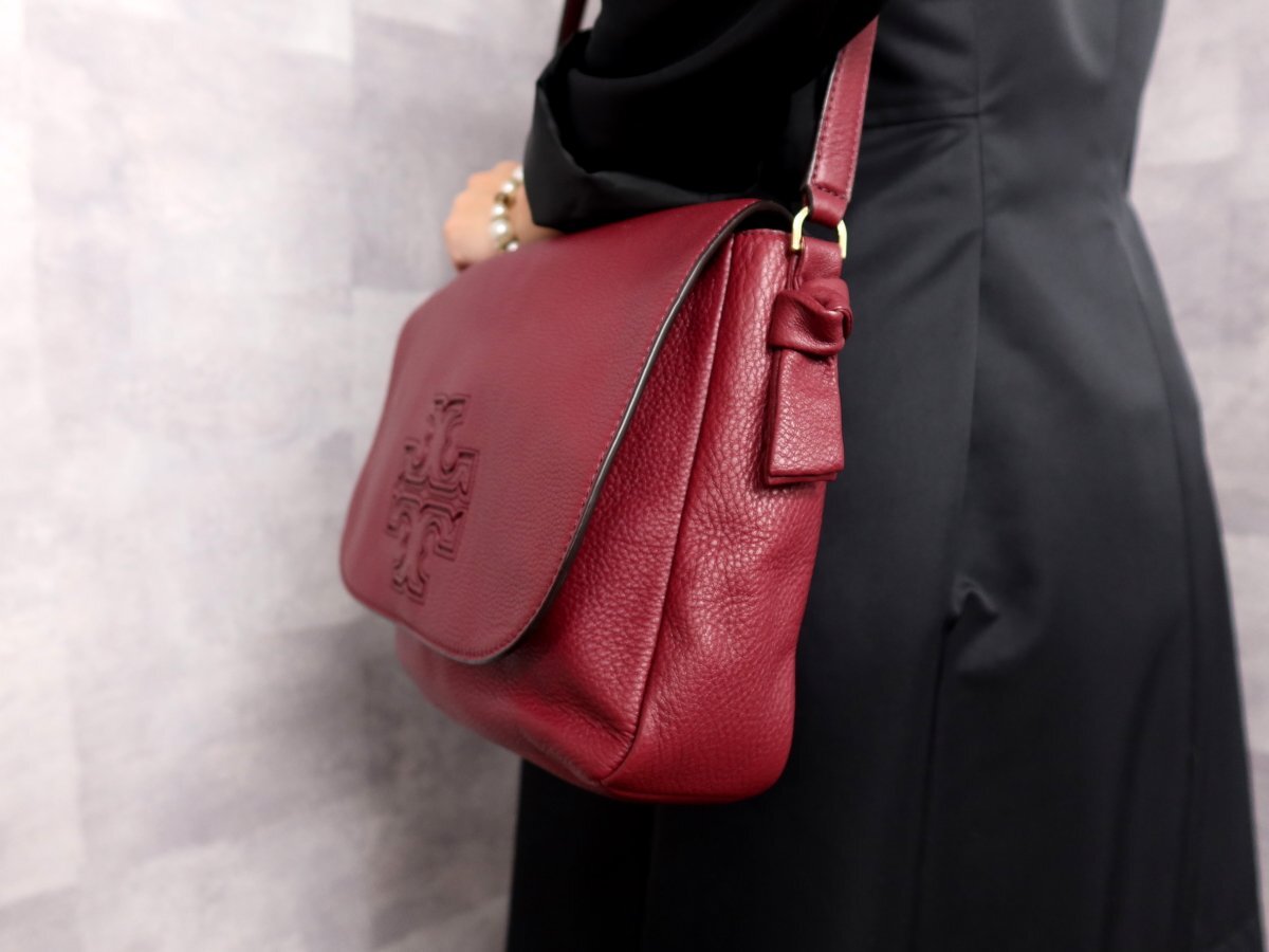 ●超美品●TORY BURCH トリーバーチ●ハーパー●カーフ レザー 本革●ショルダー バッグ●ワインレッド●ゴールド金具●B5 かばん●Js62738_画像3