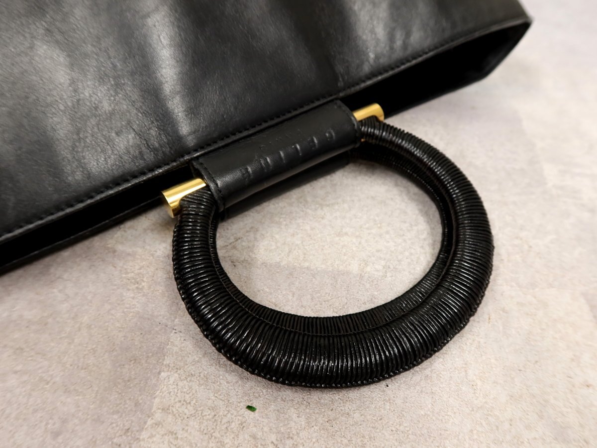 ●超美品●CELINE セリーヌ●ロゴ型押し●カーフ レザー 本革●ハンド バッグ●黒●ゴールド金具●A4 収納●書類 かばん●腕掛け●Js62924_画像4