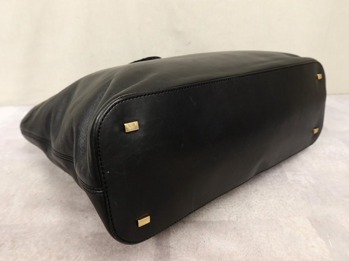 ●超美品●CELINE セリーヌ●ロゴ型押し●カーフ レザー 本革●ハンド バッグ●黒●ゴールド金具●A4 収納●書類 かばん●腕掛け●Js62924_画像5