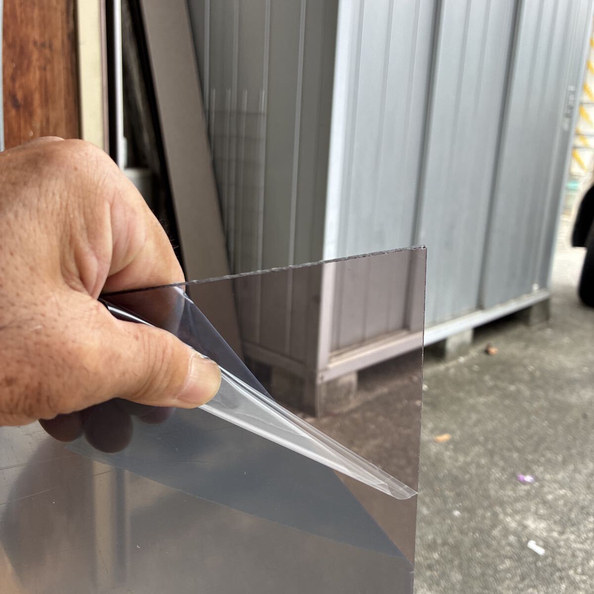 アクリルより強いポリカーボネート板ブラウンスモーク　Ｊ－464 700×2700 厚2ミリ_画像4