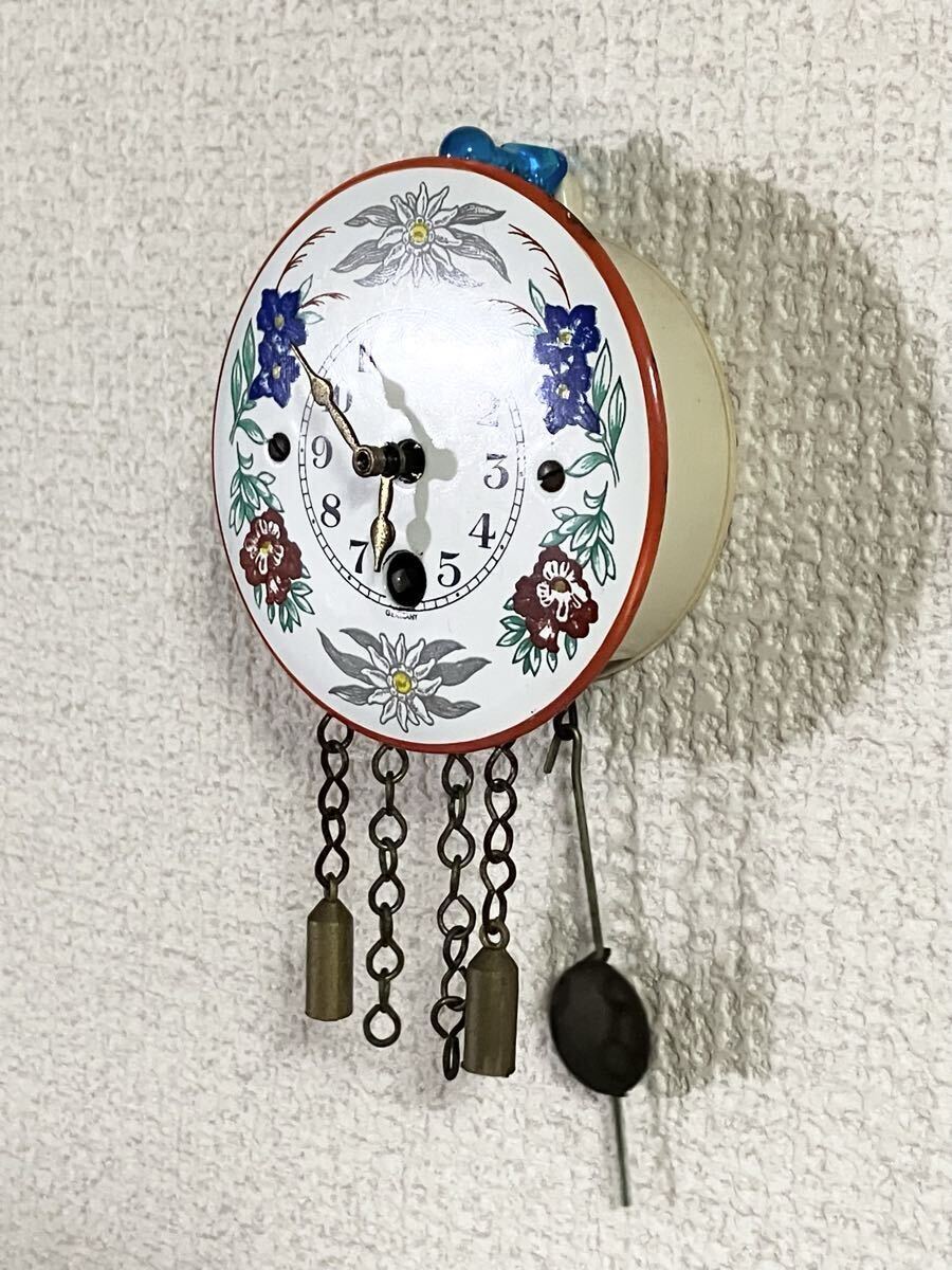 ヴィンテージ　ミニチュア 掛け時計 ドイツ製 手巻き　アンティーク 稼動品 _画像2