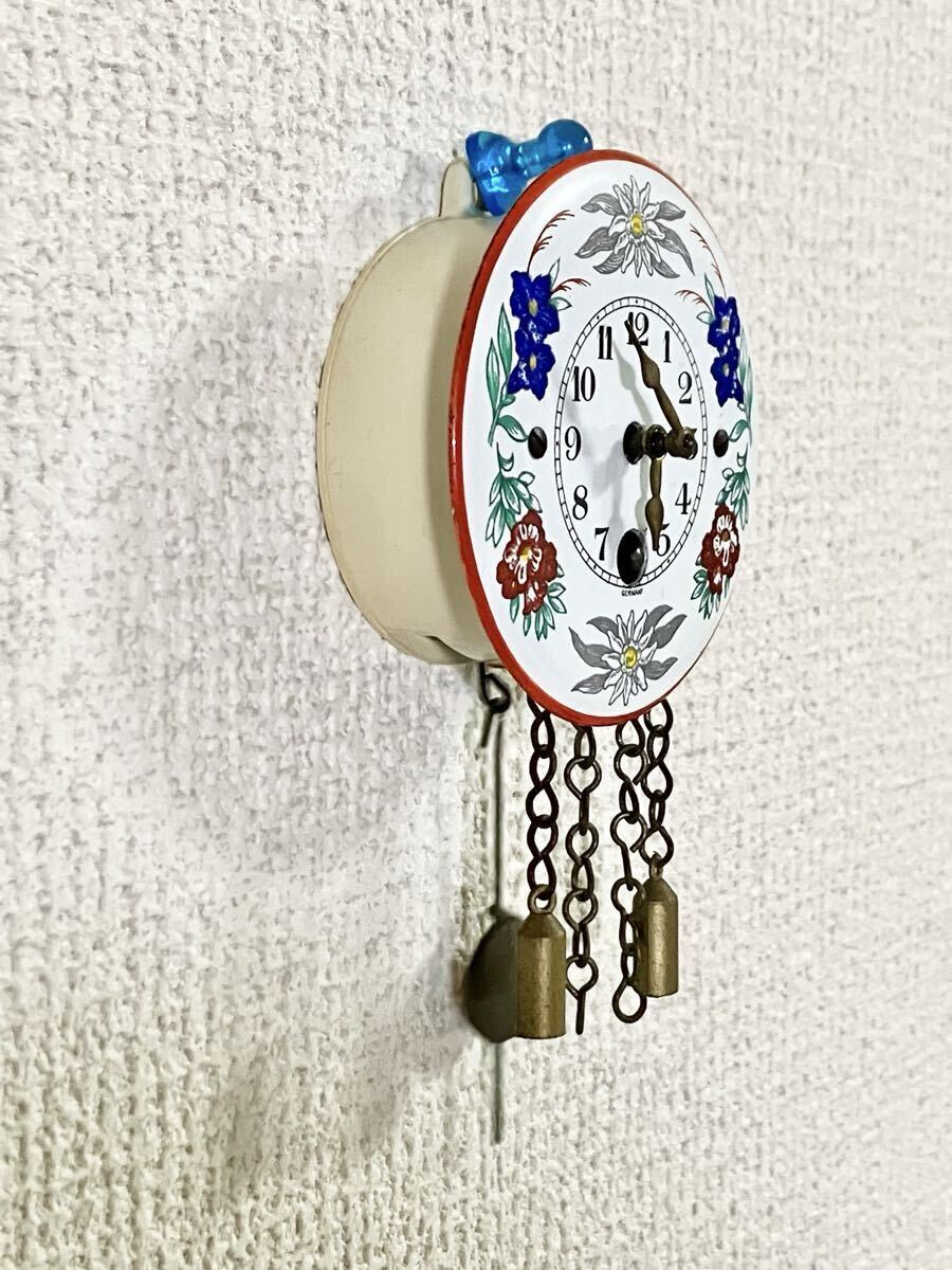 ヴィンテージ　ミニチュア 掛け時計 ドイツ製 手巻き　アンティーク 稼動品 _画像3
