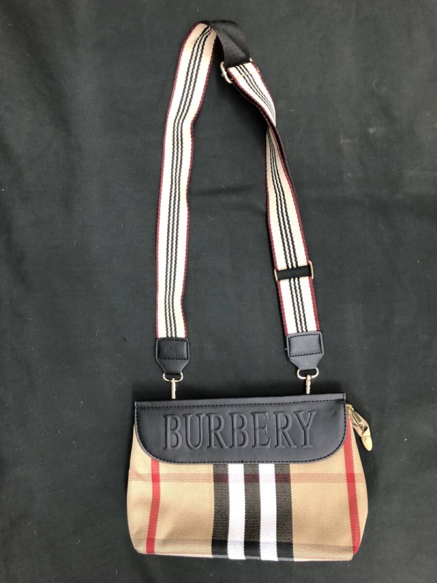 1104-206MKYD3991 ショルダーバッグ　バーバリー Burberry ブラック 底面約23cm×約8cm、高さ約16cm ノバチェック_画像1