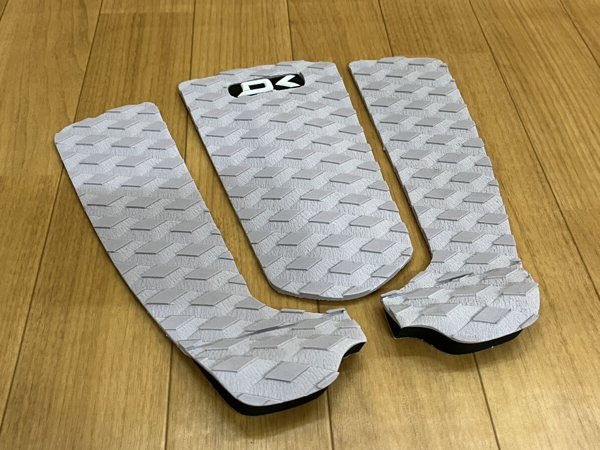 新品未使用 デッキパッド 白灰色 ホワイトグレー DAKINE ダカイン サーフボード ショートボード ミッドレングス white gray_画像4